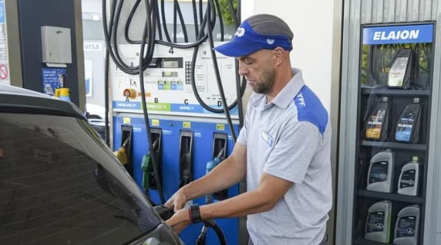 La venta de combustibles sigue en picada: acumula seis meses de caída