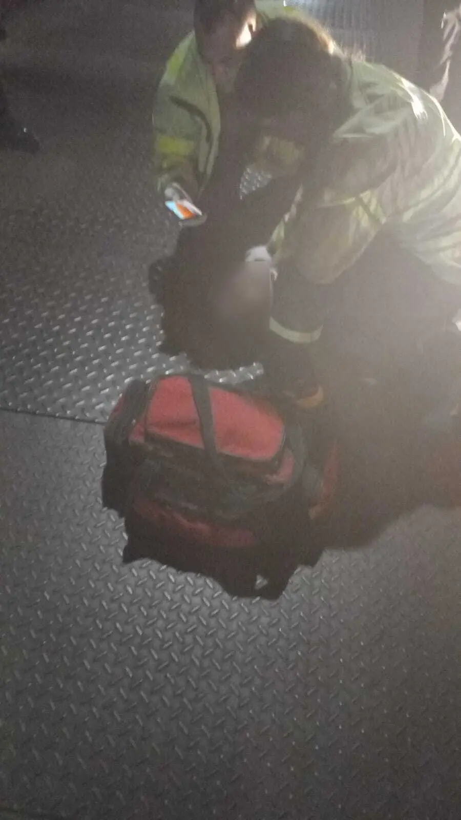 Los policías de la motorizada evitaron que un joven atentara contra su vida en el Viaducto durante la noche del martes