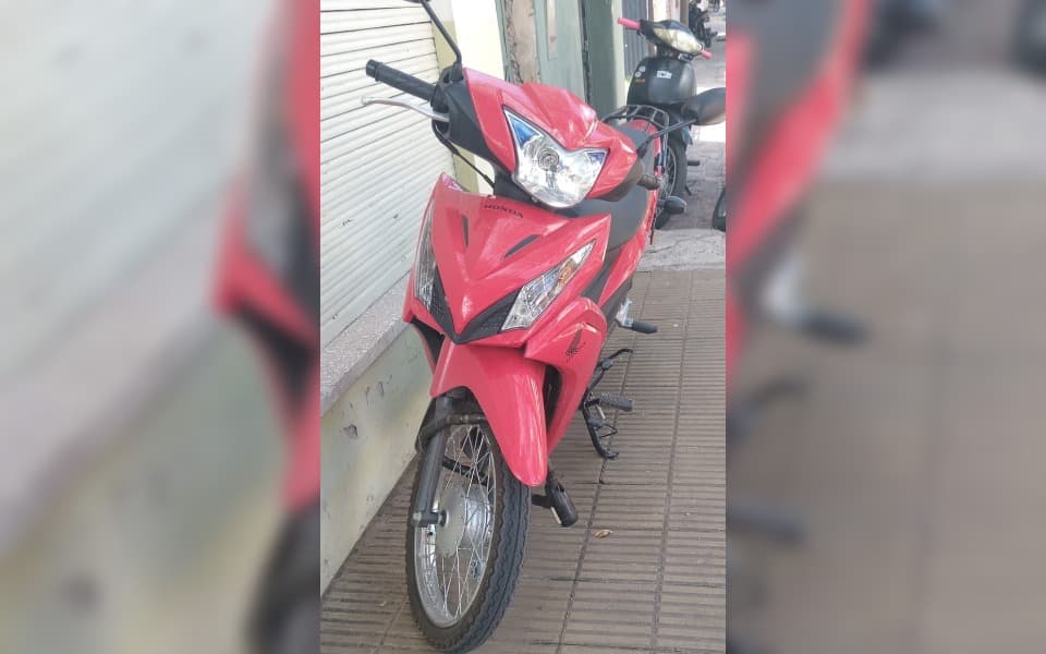 Motochorros interceptaron a una trabajadora y le robaron la motocicleta cuando iba a trabajar
