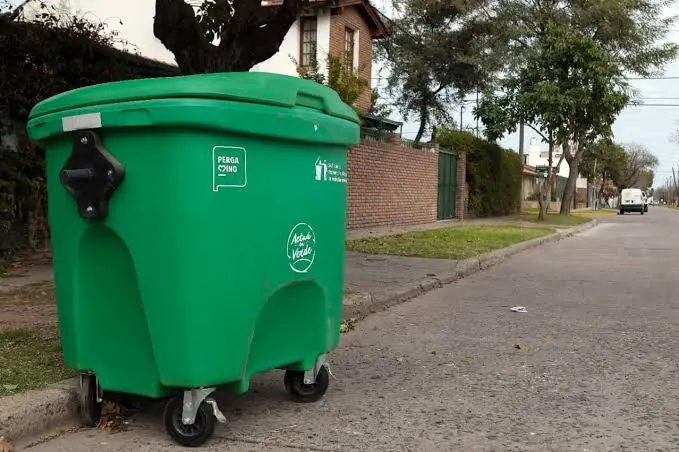 Piden a los pergaminenses respetar la correcta disposición de residuos y evitar arrojar voluminosos en los contenedores