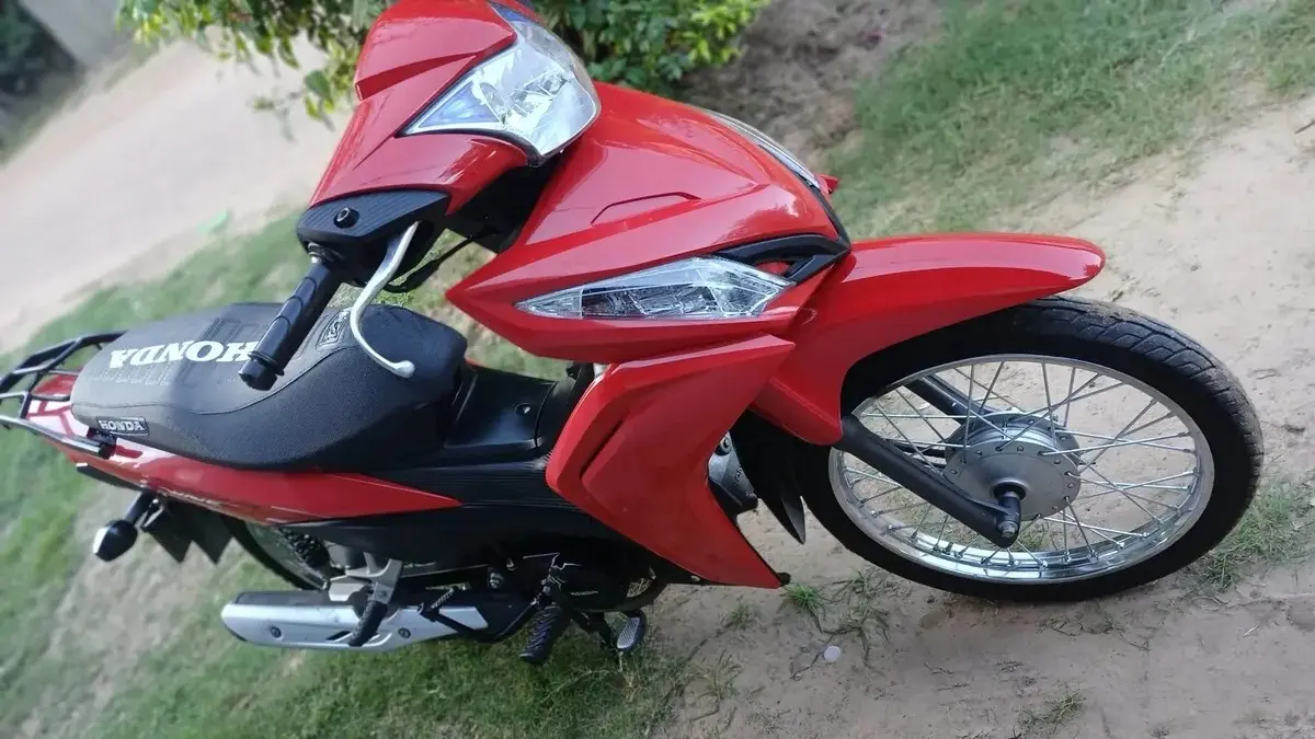 Sustrajeron la moto de una mujer de la vereda de la casa