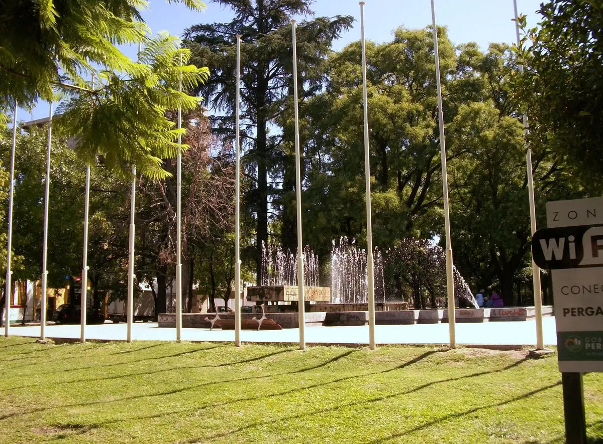 Un joven denunció un ataque de tres menores en Plaza 9 de Julio