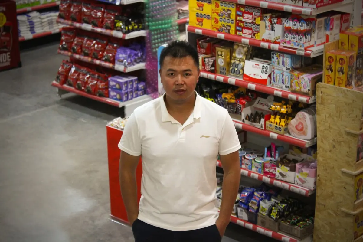Una mujer se ofendió con el dueño de un supermercado chino que la escrachó por sustraer