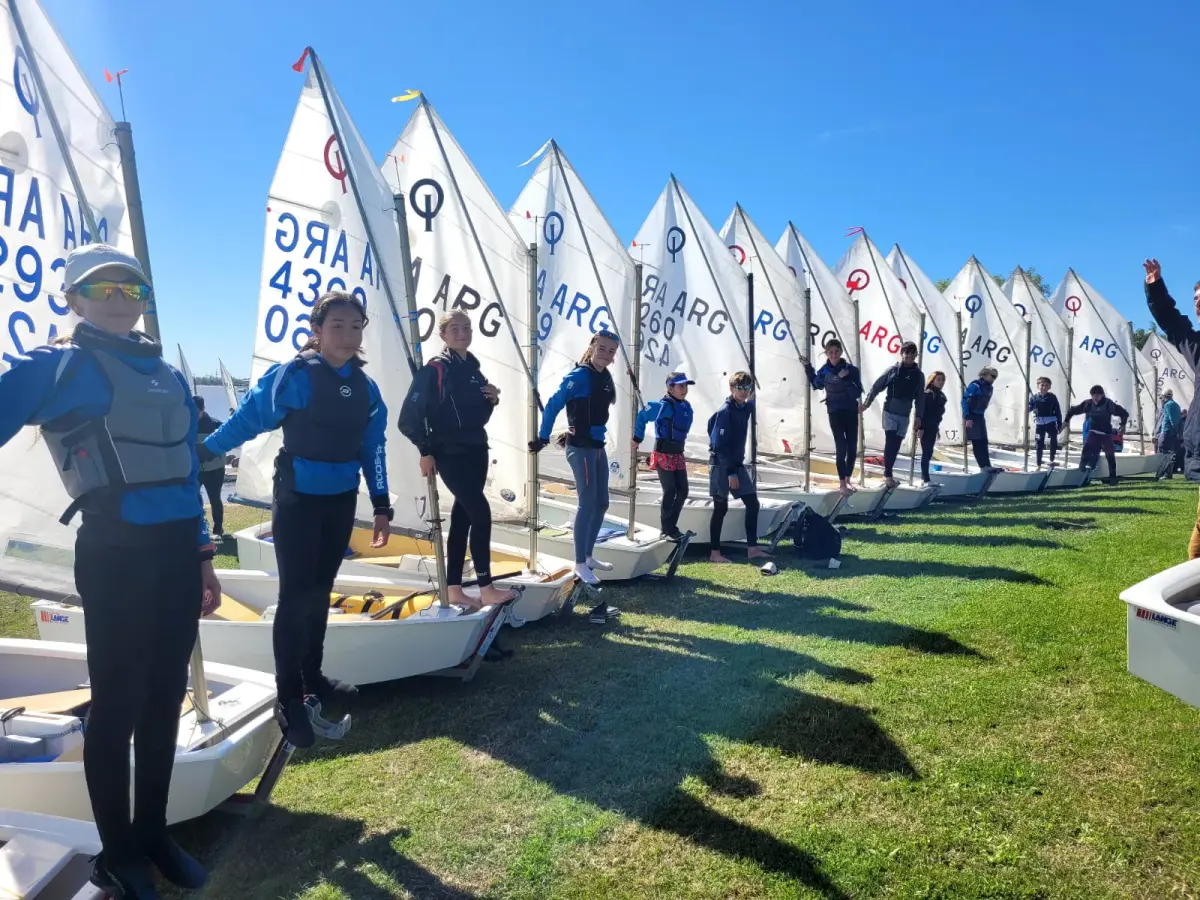 Vela San Pedro: el Club Náutico brilló en Entre Ríos, ganó la Copa por Clubes y sumó podios internacionales