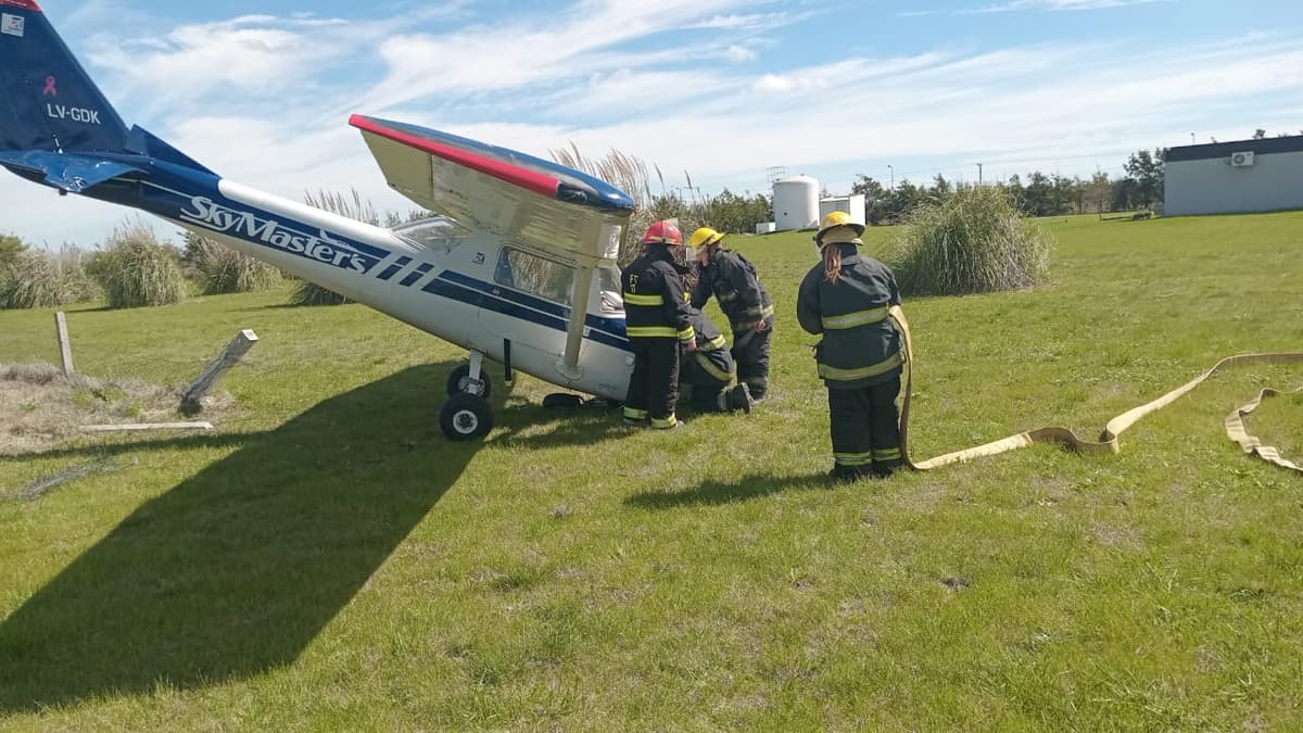 Accidente aéreo en San Antonio de Areco: falló el motor durante el despegue y hubo dos ilesos