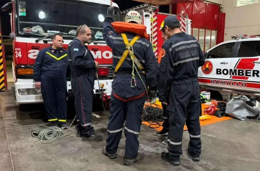 Bomberos de Ramallo refuerzan su preparación ante una posible emergencia hídrica