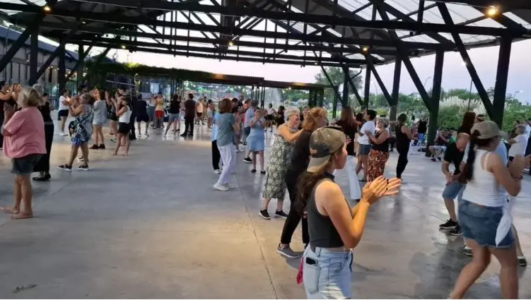 Pergamino recibe la primavera con música, feria y una tarde pensada para los jóvenes