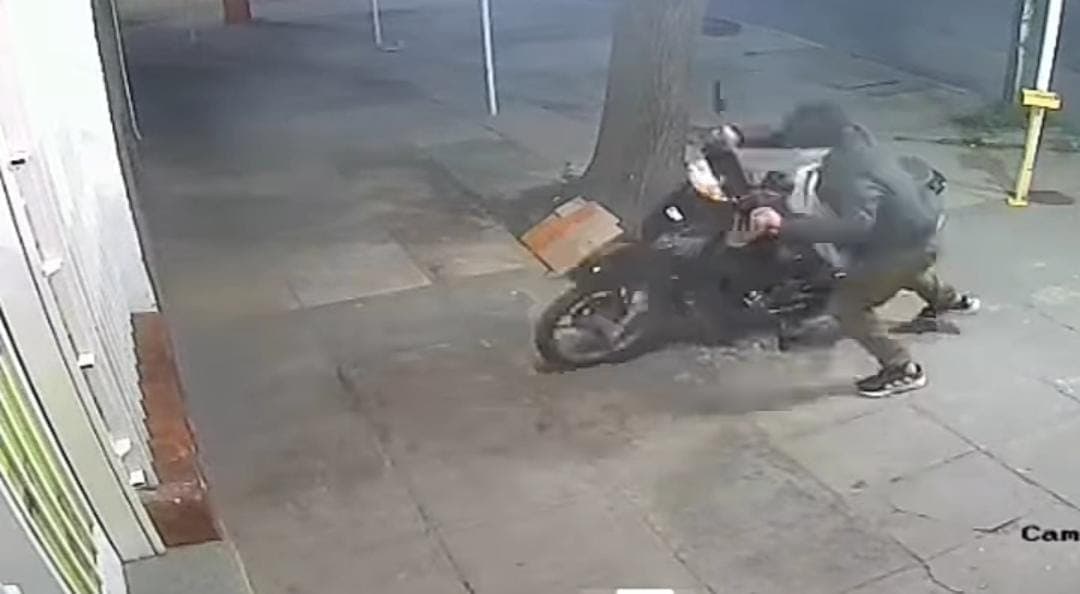 Detuvieron en el barrio Jorge Newbery a un sujeto acusado de robar una moto en avenida Florencio Sánchez