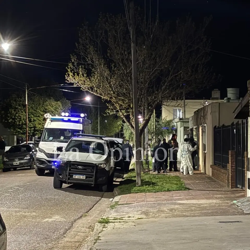 Dos muertos en el barrio Santa Julia: investigan un presunto homicidio seguido de suicidio en un departamento