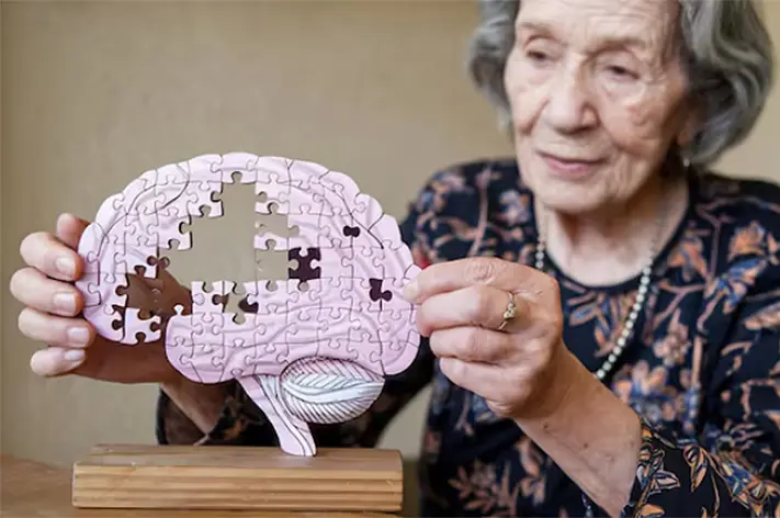 El Alzheimer no empieza el día del diagnóstico, empieza años antes
