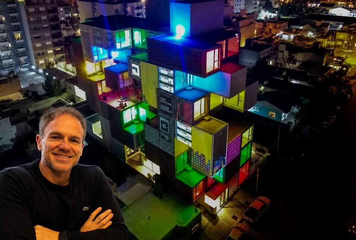 El arquitecto que construye edificios como si fueran juegos de encastre: las obras inspiradas en el Rubik, el Tetris y el Jenga