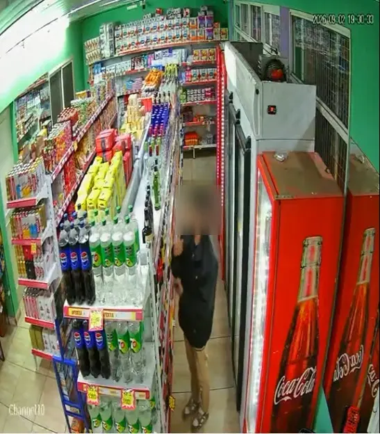 Hurto en un autoservicio: denunciaron a un ex convicto, condenado por homicidio, por hurtar botellas de fernet