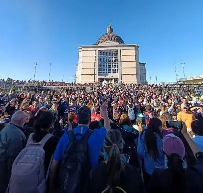 Más de 700 peregrinos, una sola fe: Pergamino caminó hasta San Nicolás a los pies de la Virgen del Rosario