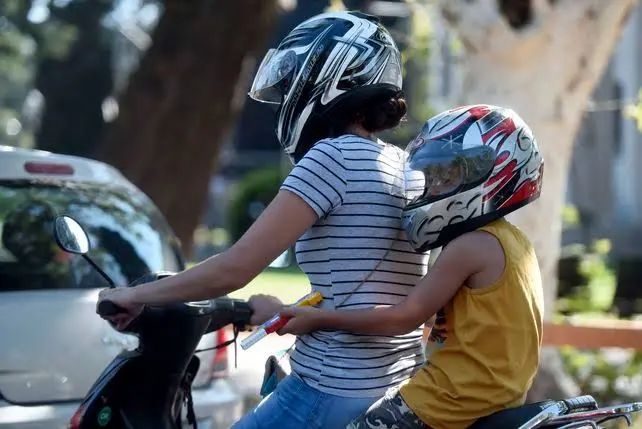 Profundizan los controles y aplica tolerancia cero por la falta de casco en motos