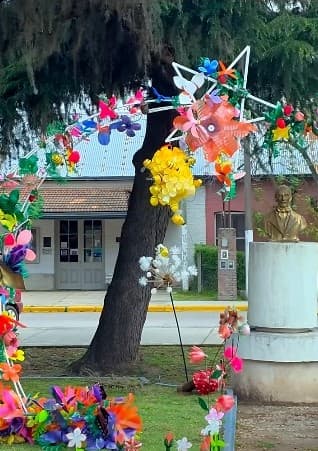 Ramallo: El Taller de Reciclado prepara decoraciones de primavera para las cinco localidades