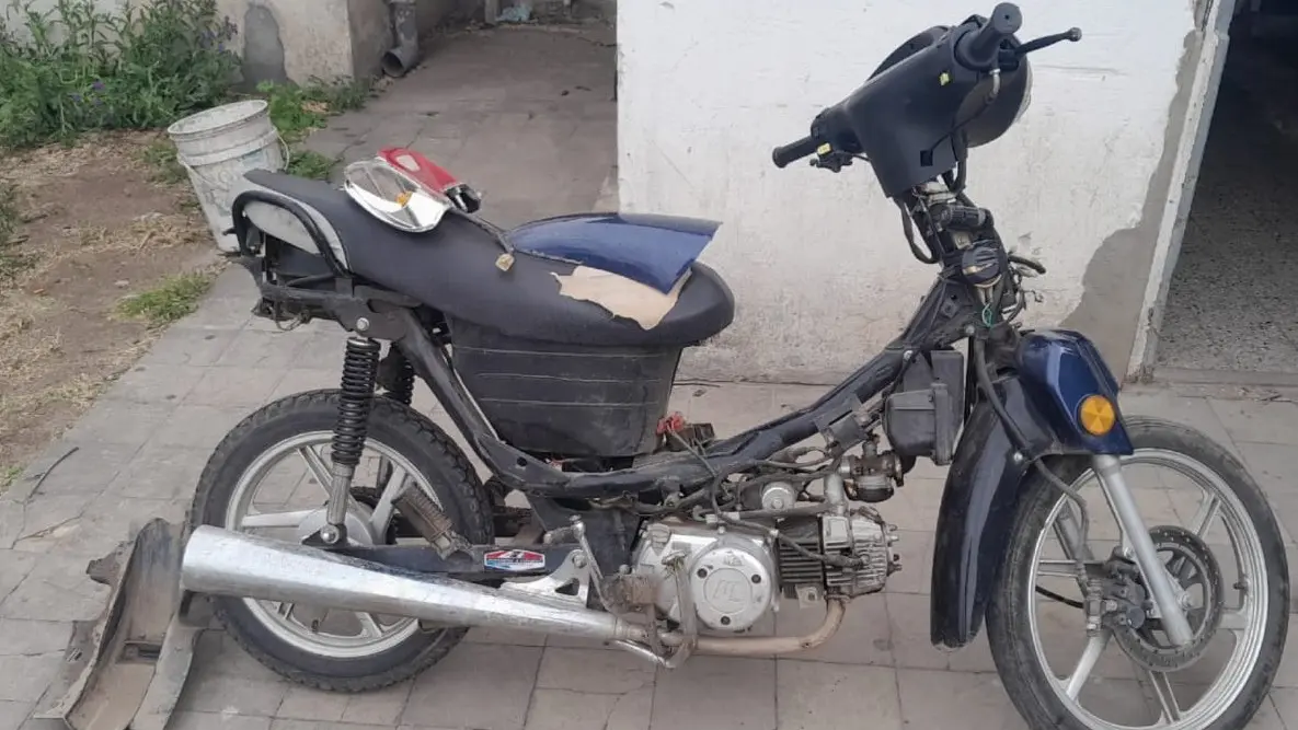 Recuperaron una moto robada al identificar a un adolescente de 14 años que la conducía en el bario Mastrángelo