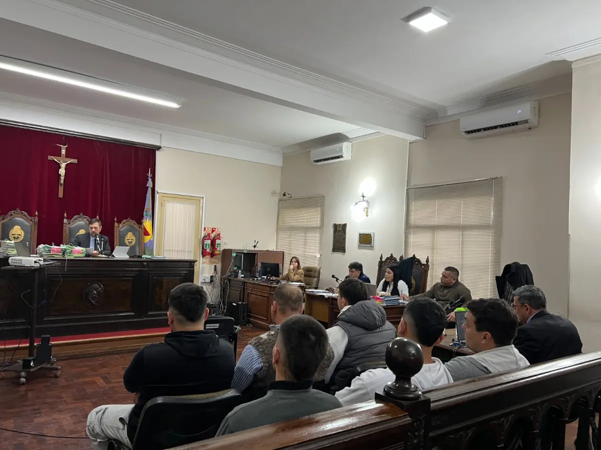 El empresario indicó que Fernando Espíndola era quien exigía los pagos indebidos. «Esto funciona así: este es el kiosquito de Cabaleyro», refirió Rey que le habría indicado Espíndola en aquel momento.