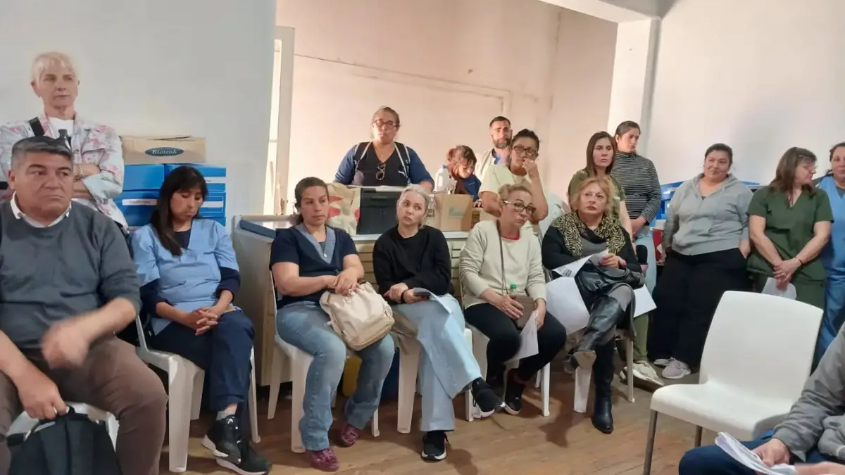 En el marco del proceso de rearticulación y fortalecimiento del sistema de Salud, la Secretaria de Salud Antonela Marino y el director de CAPS Pablo Vlaeminck, encabezaron un encuentro con directivas para el personal de este primer nivel de atención.
