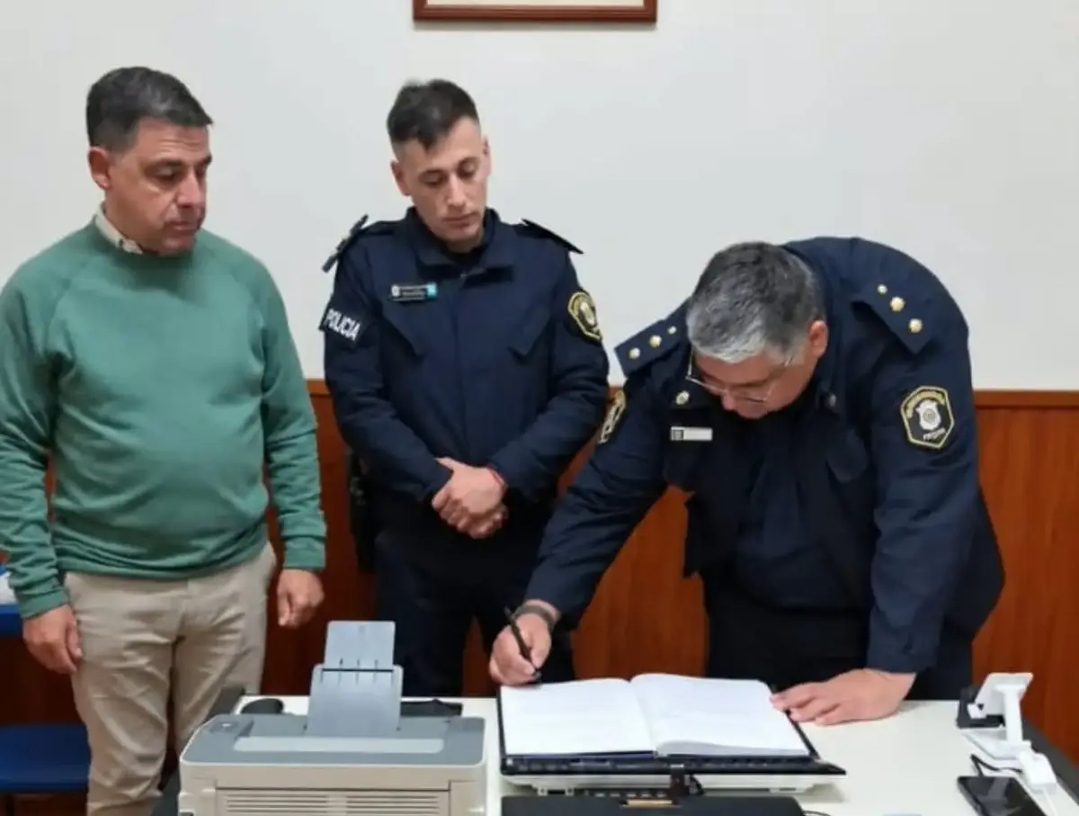 Este lunes asumió al frente de la dependencia el oficial inspector Juan Martín Strauch, reemplazando al oficial subinspector Mario Esteban Delgadín Quijano.