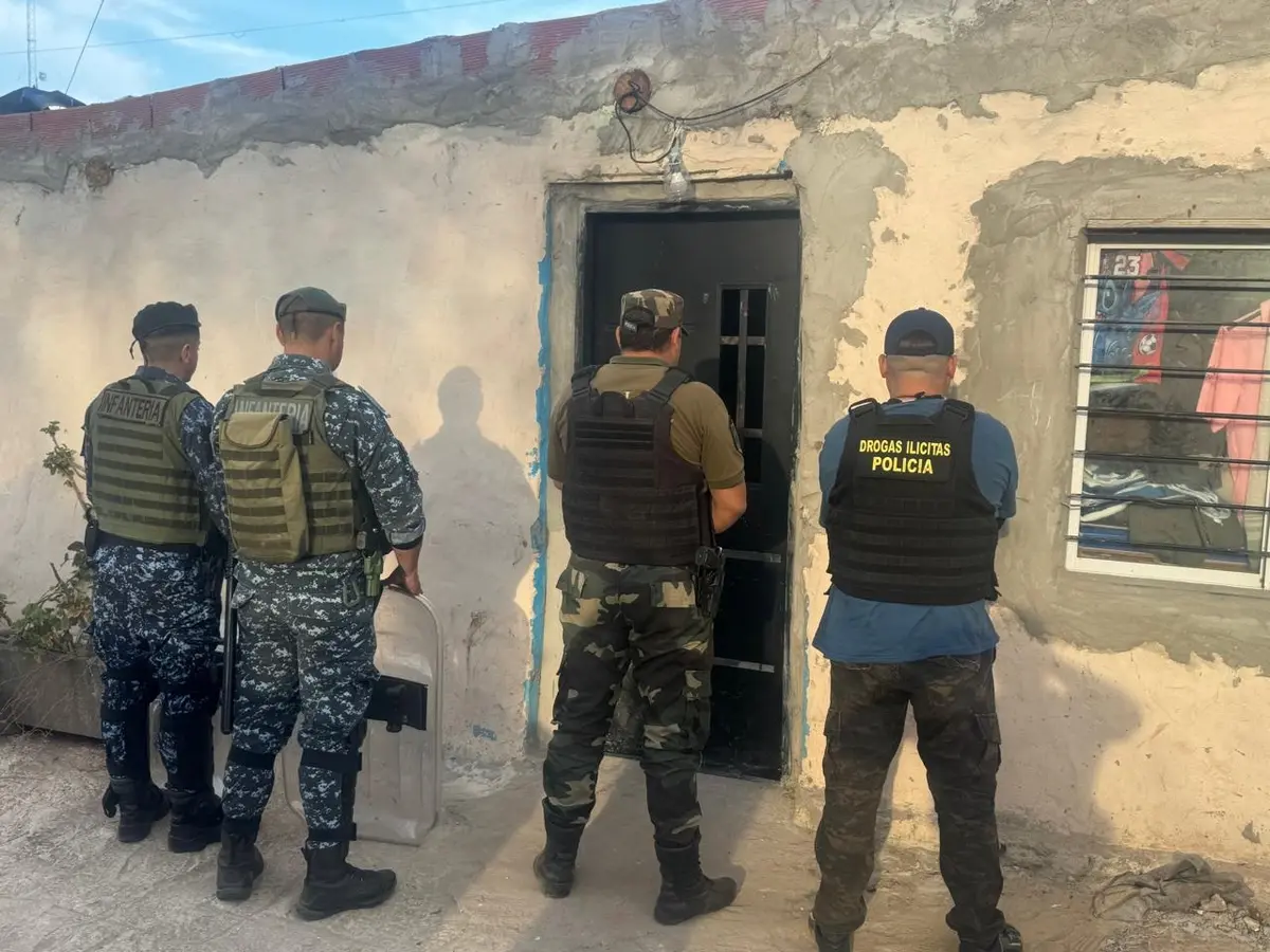 Tres detenidos por venta de cocaína tras allanamientos en los barrios Otero y Villa San José de Pergamino