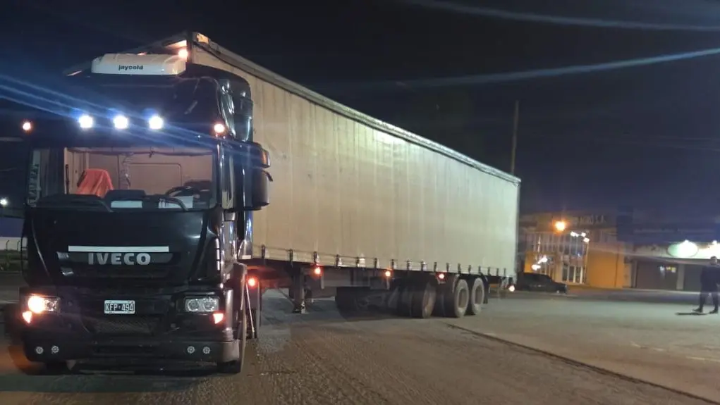 Un camión averiado interrumpió el tránsito en el Segundo Cruce y obligó a desviar vehículos