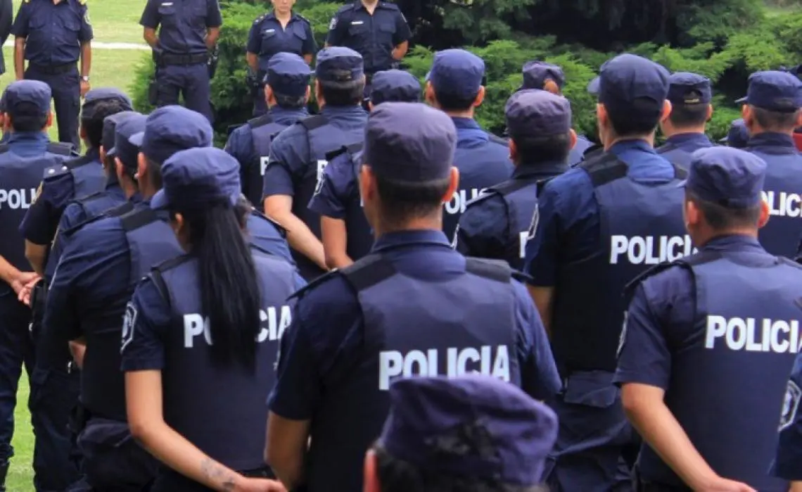 Una agente policial intentó quitarse la vida y fue asistida a tiempo por su madre