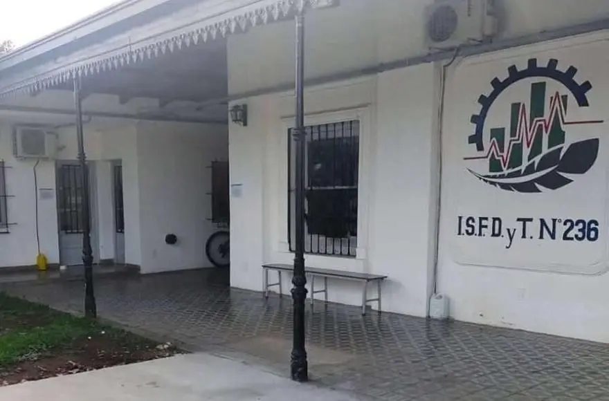 Villa Ramallo: Feria abierta a la comunidad en el ISFDyT Nº 236
