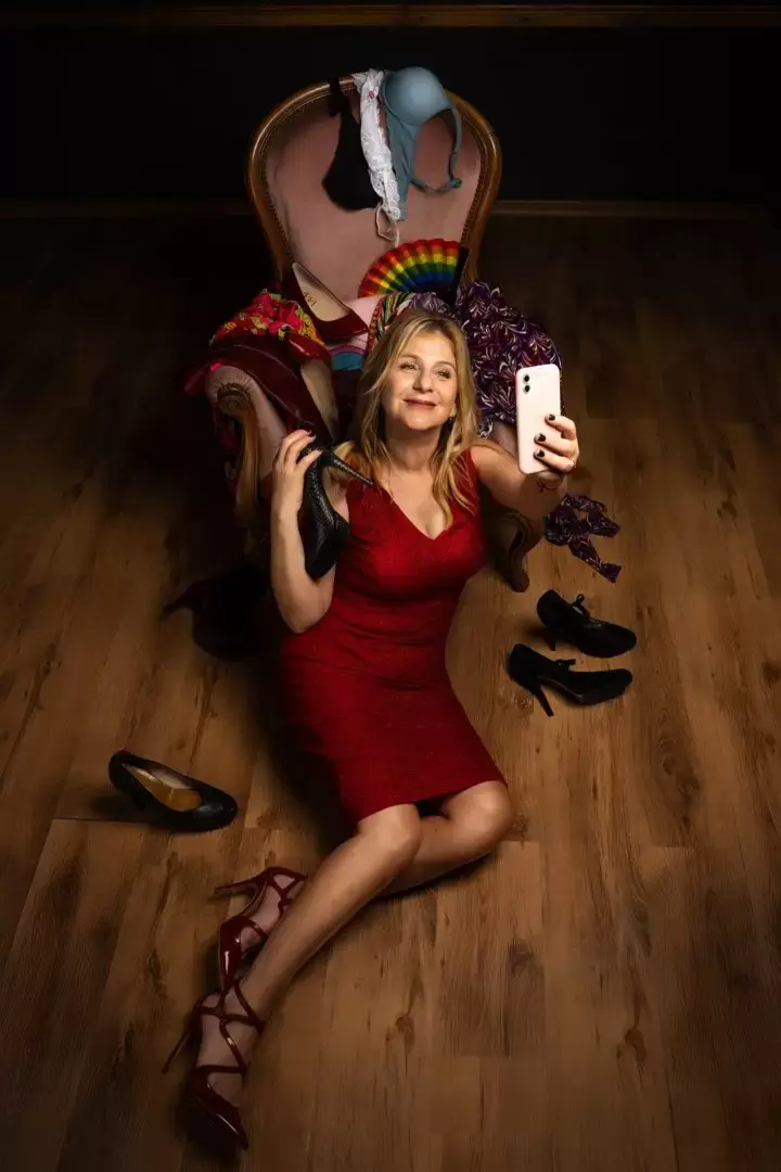 Zárate: Emilia Mazer llega al Forum Cultural con su nuevo unipersonal “Las de siempre, un chat de amigas”