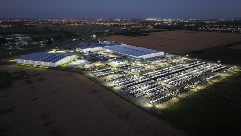 Zárate: Mercedes-Benz Camiones y Buses celebra 75 años de trayectoria industrial en Argentina