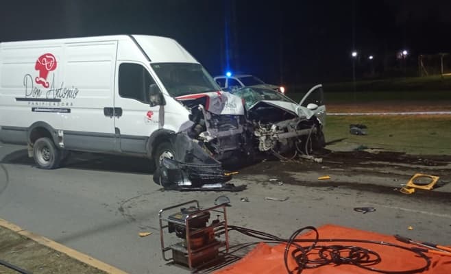 El fatal accidente ocurrió este miércoles por la noche, alrededor de las 20, y fue protagonizado por un Peugeot y un furgón Iveco.