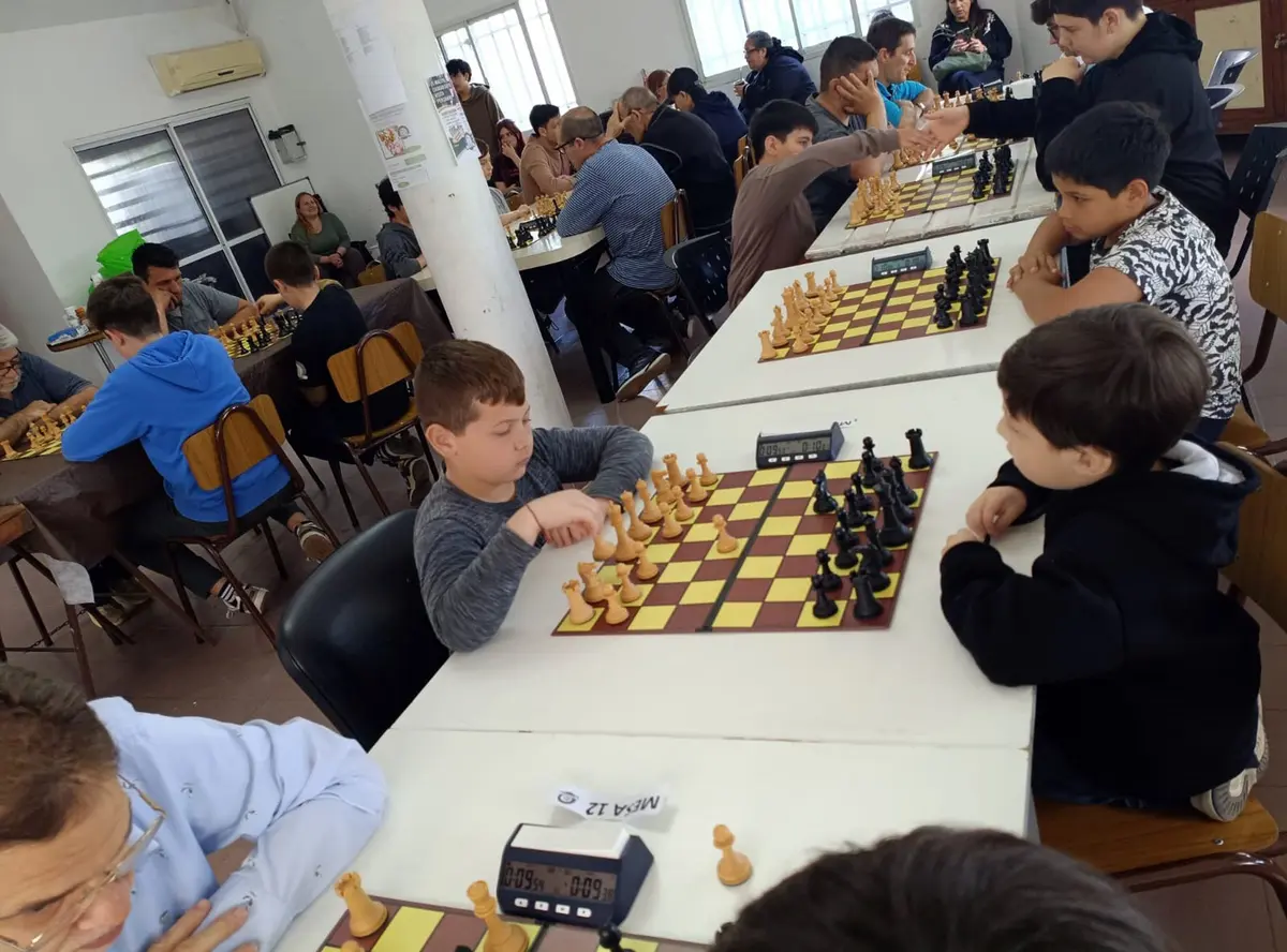 Ajedrez, pizzas y camaradería en el 3° Torneo de Partidas Rápidas de la UPAAC