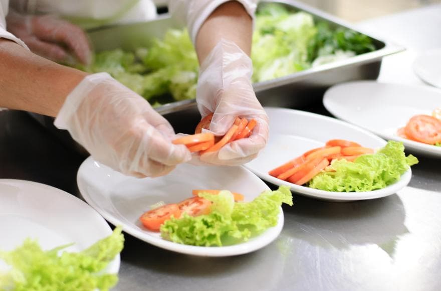 Alerta en Salto por falsas ofertas laborales y estafas con el carnet de manipulador de alimentos