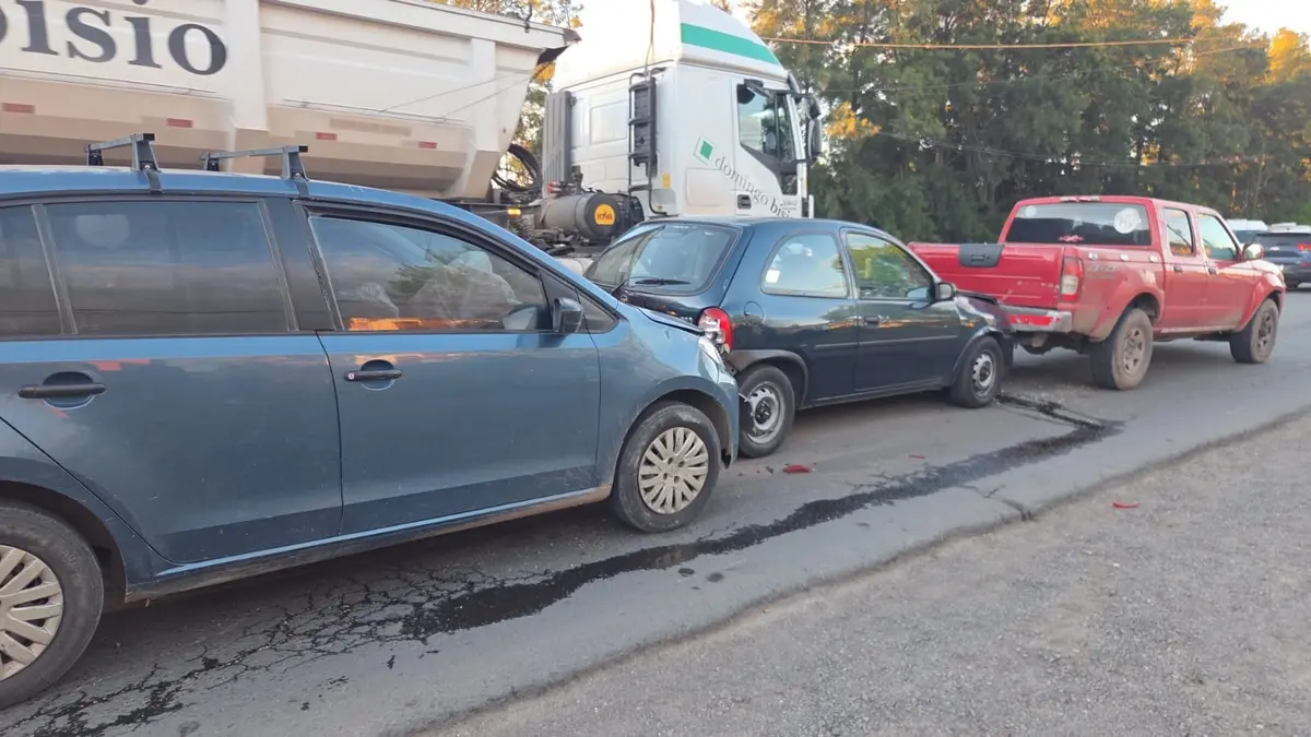 Choque múltiple en la ruta 188: tres vehículos involucrados y un conductor hospitalizado
