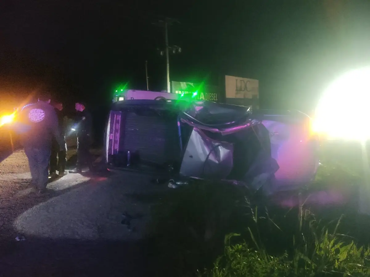 Despiste y vuelco en la ruta nacional 8: una camioneta terminó en la banquina del kilómetro 220