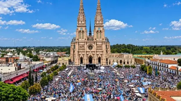 Por la posible visita del Papa, la Provincia declaró día no laborable en Luján