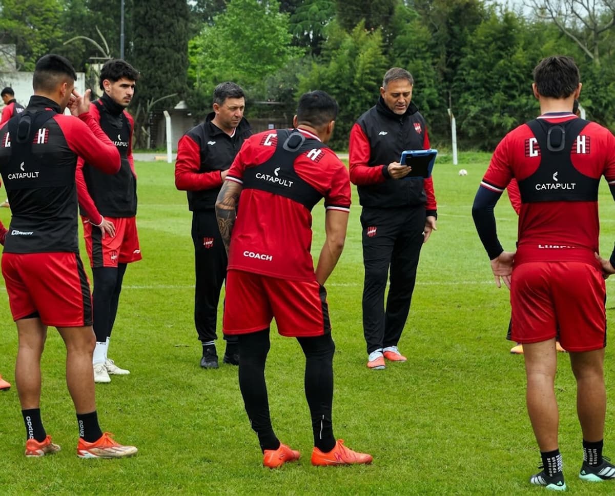 Douglas define la clasificación en casa: un empate lo mete en la siguiente fase