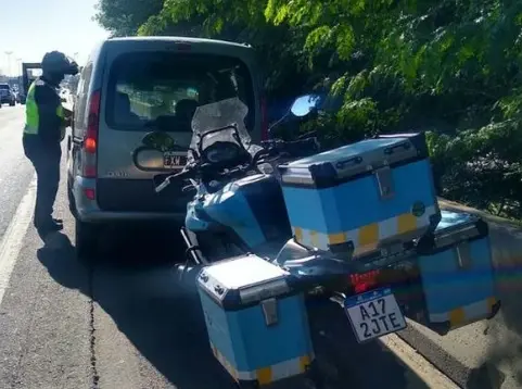 En diferentes rutas, sancionaron a 2.200 conductores por circular por la banquina o tapar la patente
