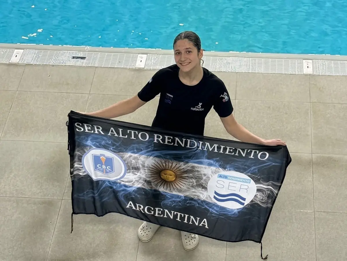 Dos récords nacionales juveniles en postas y un podio en pecho para Helena Arbeleche