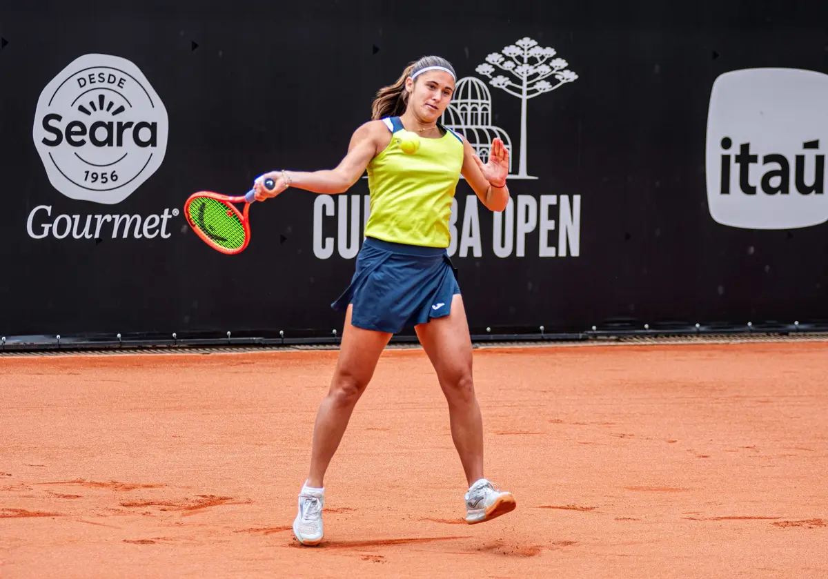 Julia Riera abrió la gira sudamericana con una gran remontada en Curitiba