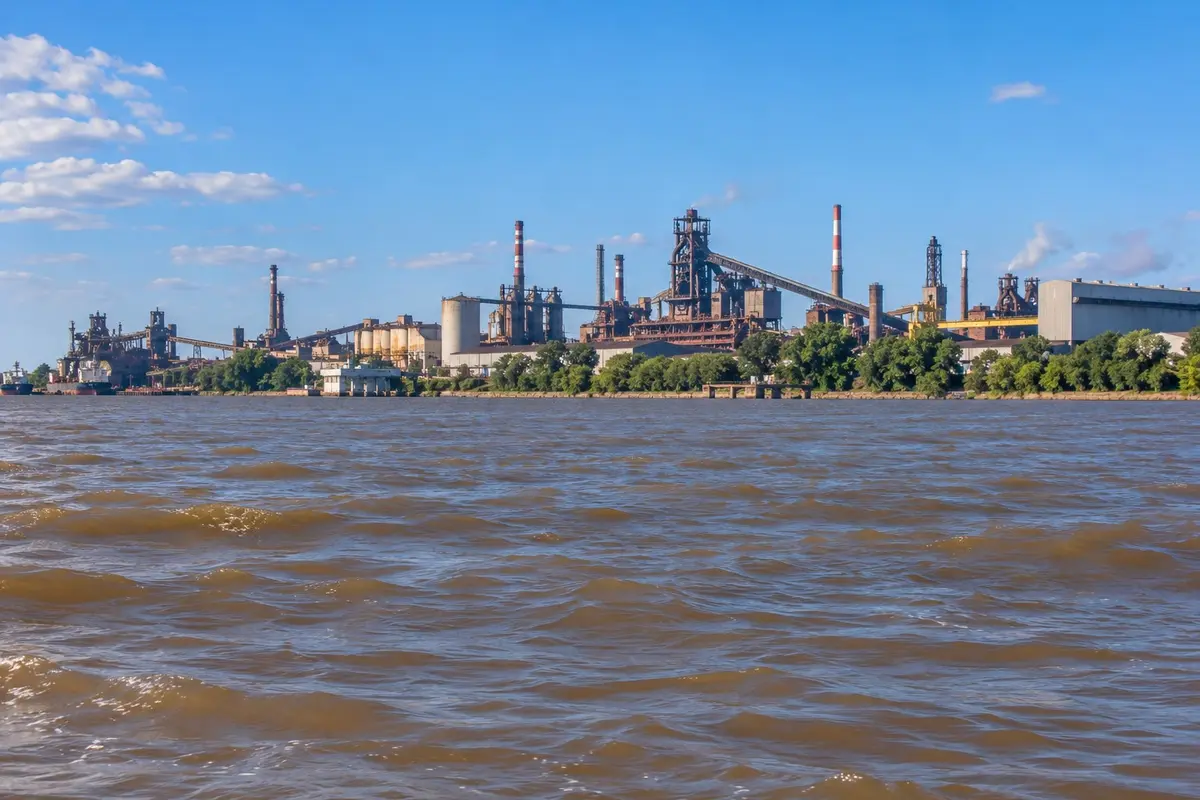 Estiman que en la próxima quincena el río podría alcanzar un nivel cercano a la alerta en Corrientes y otras ciudades costeras.