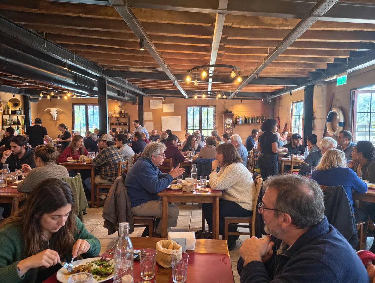 La ocupación de mesas en bares y restaurantes de San Nicolás muestra actualmente dos comportamientos diferentes.