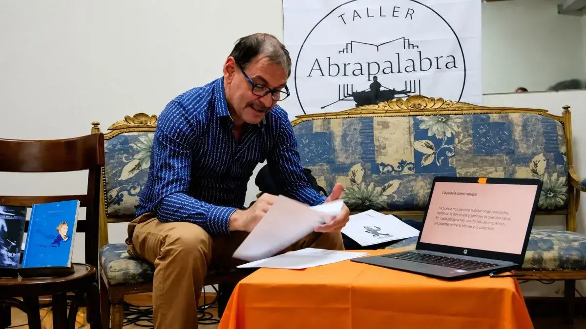 San Nicolás: Silvio Aguado llevó la microficción a la Feria del Libro Rumbo