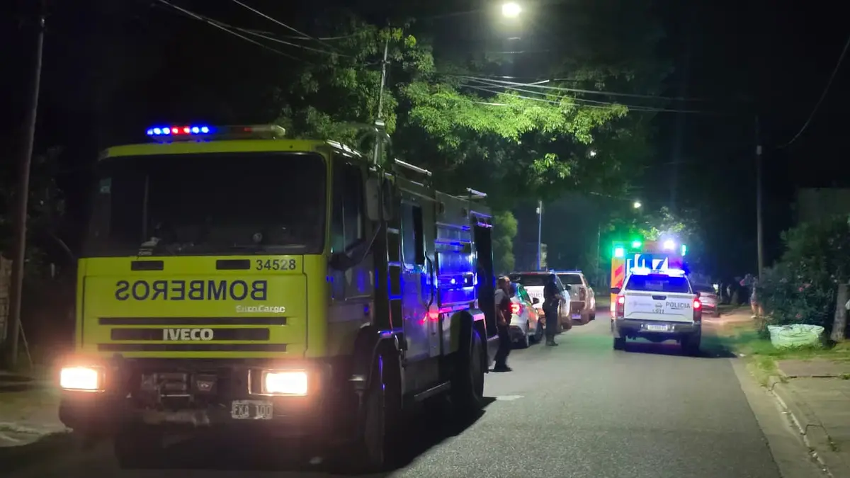 San Nicolás: Un niño habría provocado un incendio al jugar con un encendedor y un hombre terminó hospitalizado