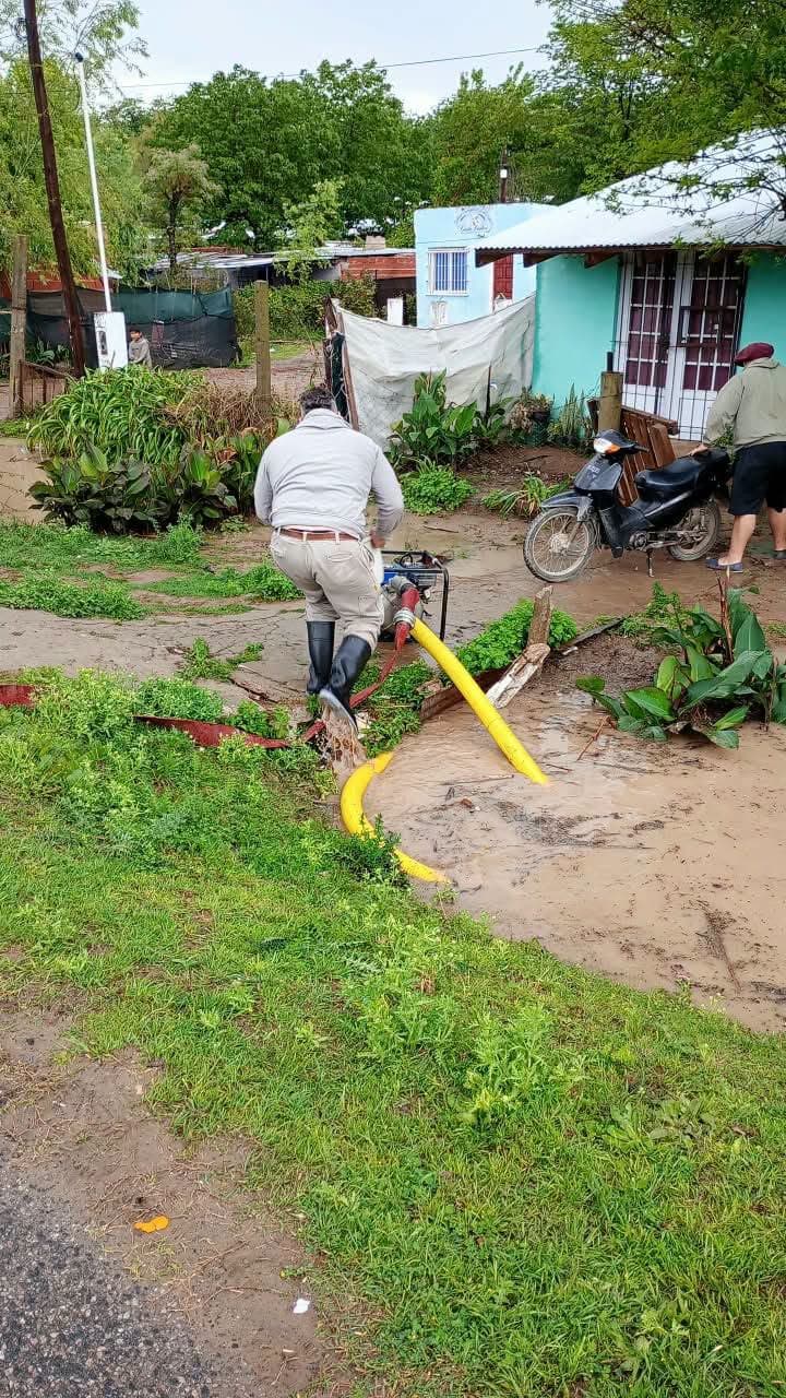 San Pedro: Despliegan un operativo de emergencia en el Bajo Cementerio por las intensas lluvias