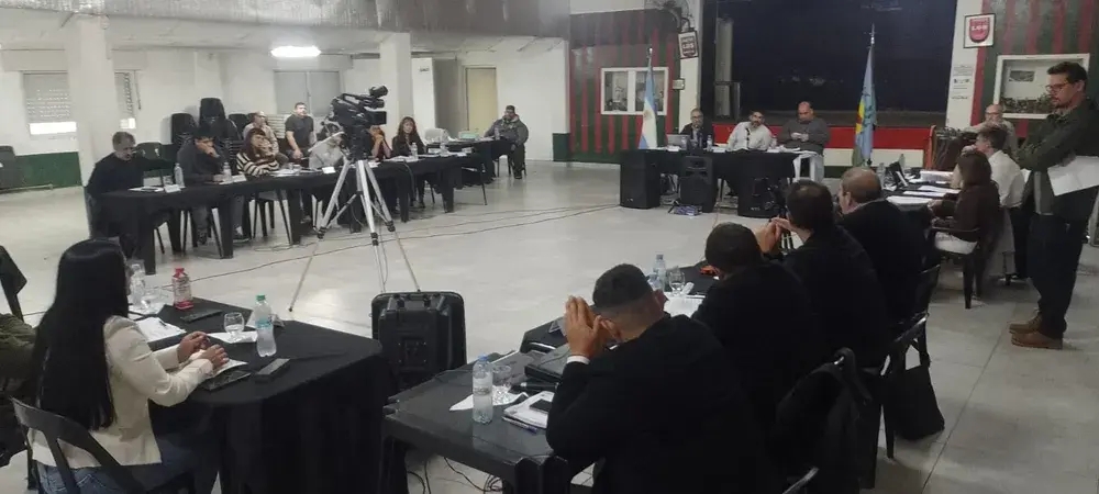 Luego de las múltiples denuncias cruzadas en la Justicia y la fijación de medidas perimetrales, el debate en Pueblo Doyle transcurrió por los carriles institucionales correspondientes.